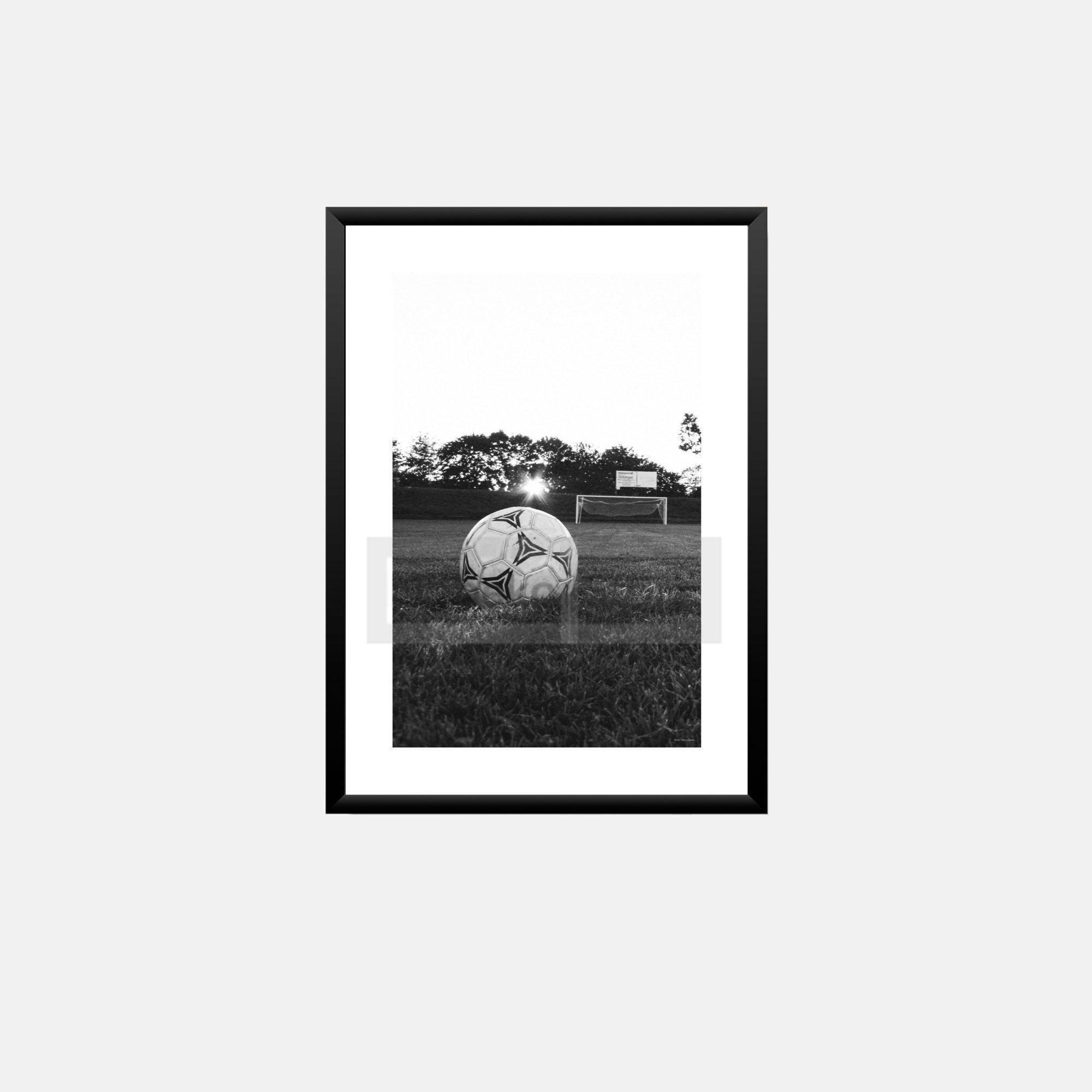 

Черно-белый футбольный мяч с принтом, спортивный постер для мальчика-подростка, настенные художественные картины на холсте, домашний футбол, спортивный болельщик, игровая комната, современный декор 30x40cm No Framed