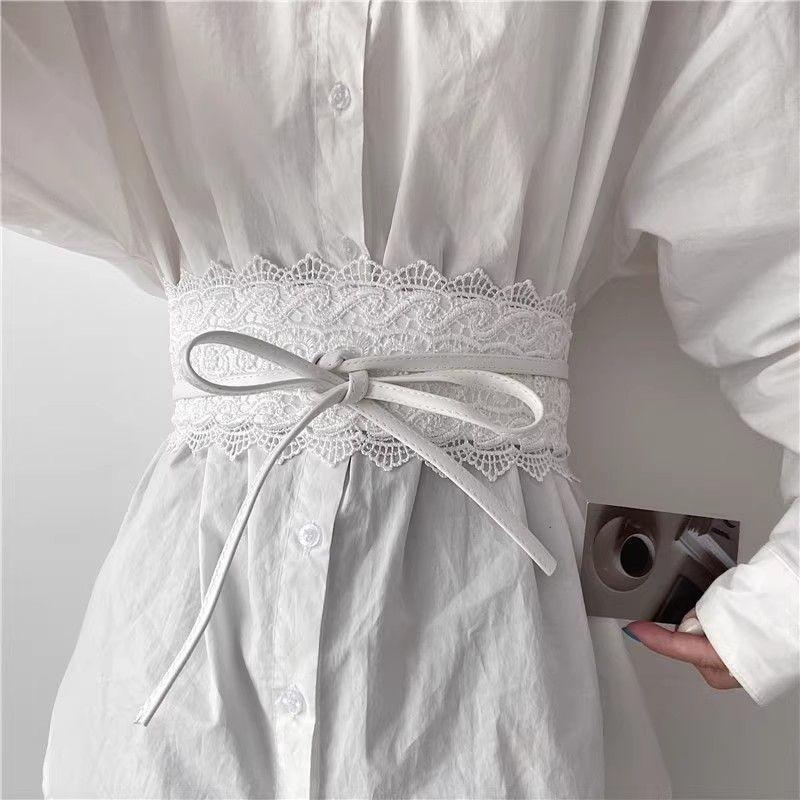 Elegant White Fashionable Lace Trim Dress With Waist Cincher For Stunning Silhouette