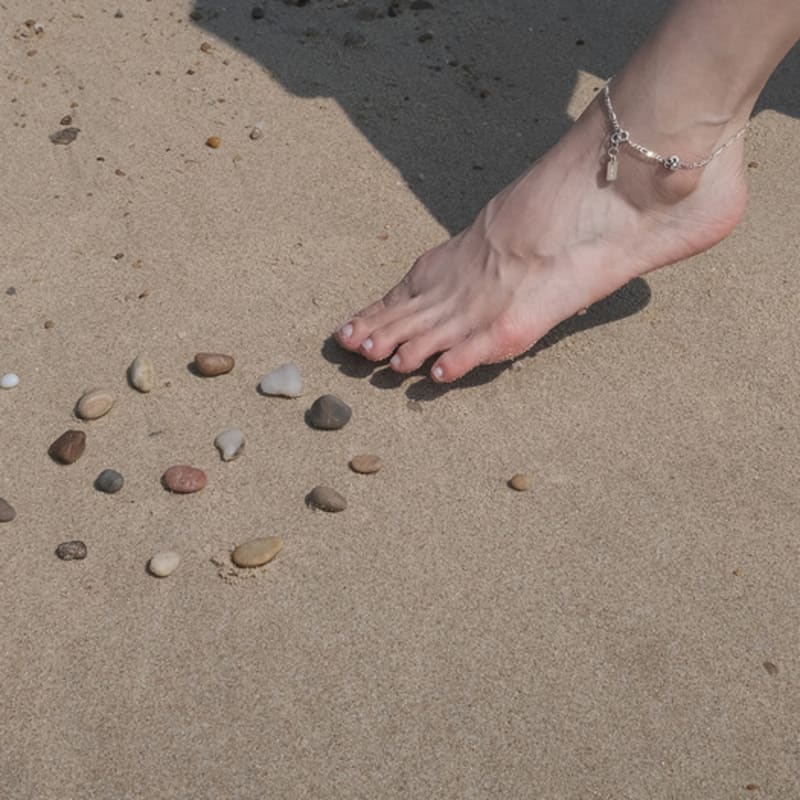 reinheart Star shell anklet