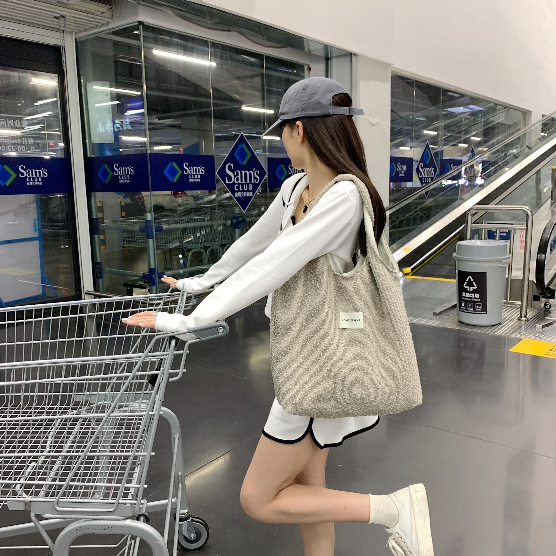 Женская универсальная шерстяная сумка на плечо с жилетом большой вместимости в стиле — фото 16