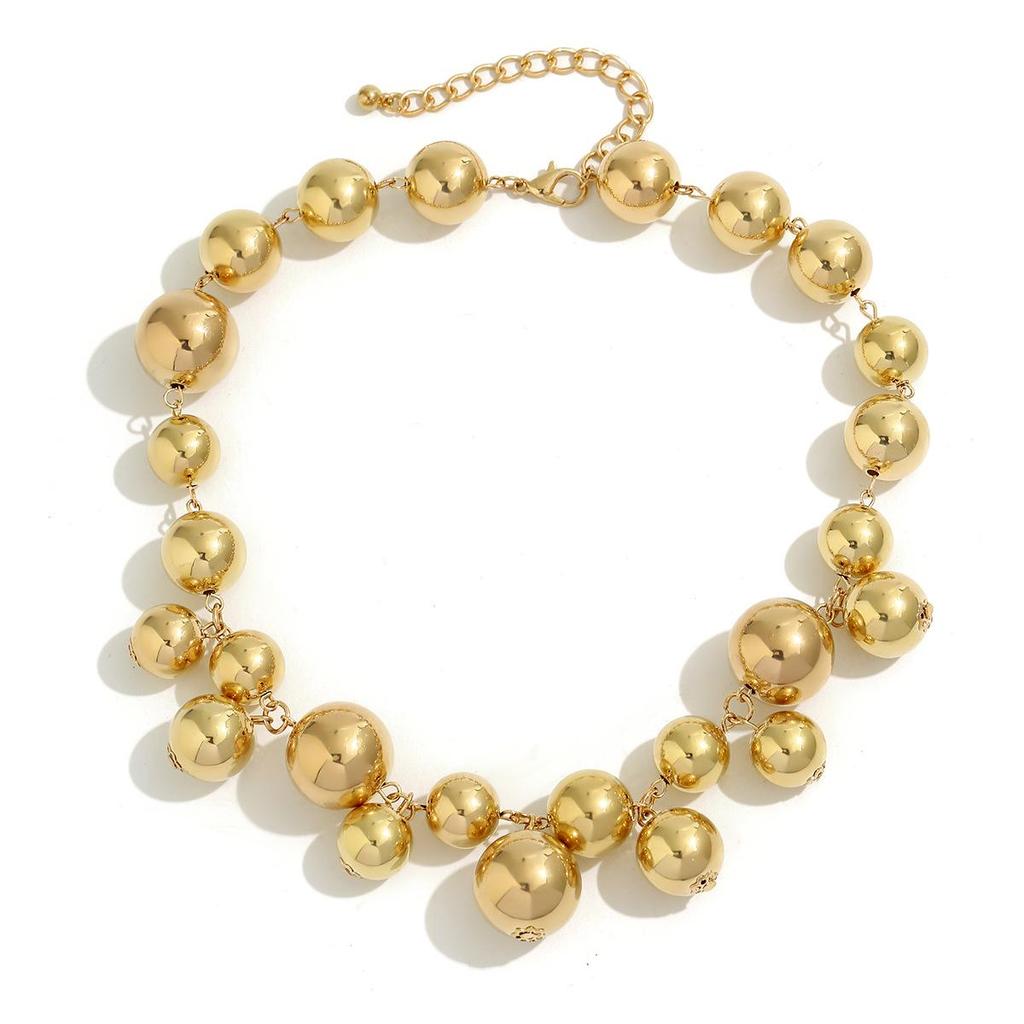 European-American Punk Choker: Oversized Bead, Imitation Pearl Necklace for Women.