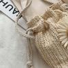 Fashion Drawstring Straw Messenger Bag Crossbody Handbag Summer Shoulder Bag Flower Straw Bucket Bag for Photo Shooting