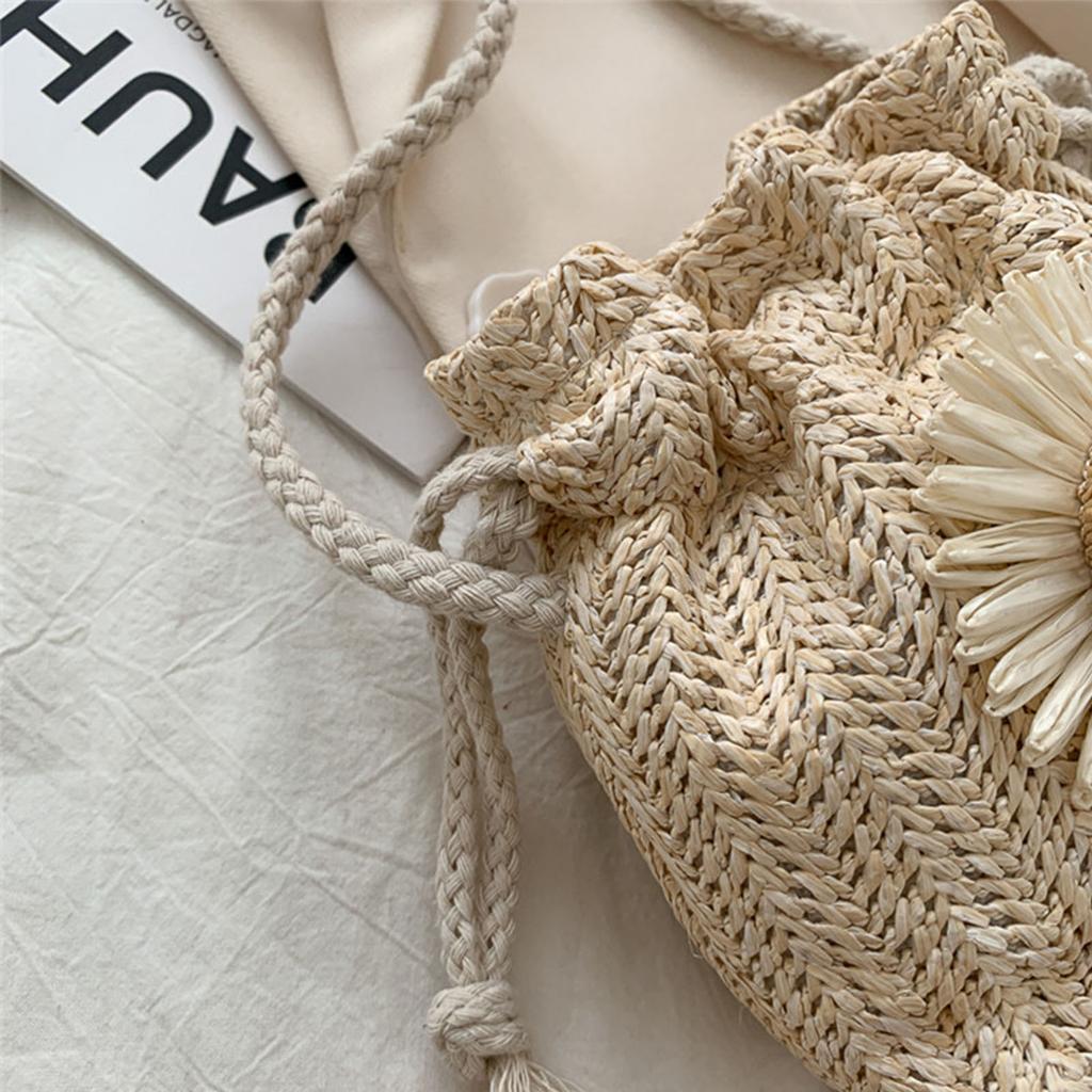 Fashion Drawstring Straw Messenger Bag Crossbody Handbag Summer Shoulder Bag Flower Straw Bucket Bag for Photo Shooting