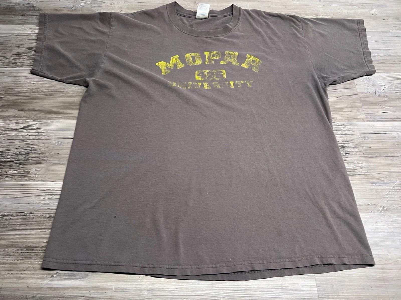 Vintage Y2K Perfect Fade Mopar University Logo T-Shirt Distressed Graphic Tee XL XL