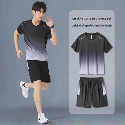Set di Abbigliamento Sportivo da Uomo in Seta di Ghiaccio ad Asciugatura Rapida: T-shirt a maniche corte e pantaloncini da corsa per fitness estivo e basket.