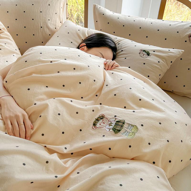 Washable Cartoon Cotton Embroidery Duvet, Bed, and Fitted Sheet Set - Soft, Fluffy Cloud Design for Dormitories.