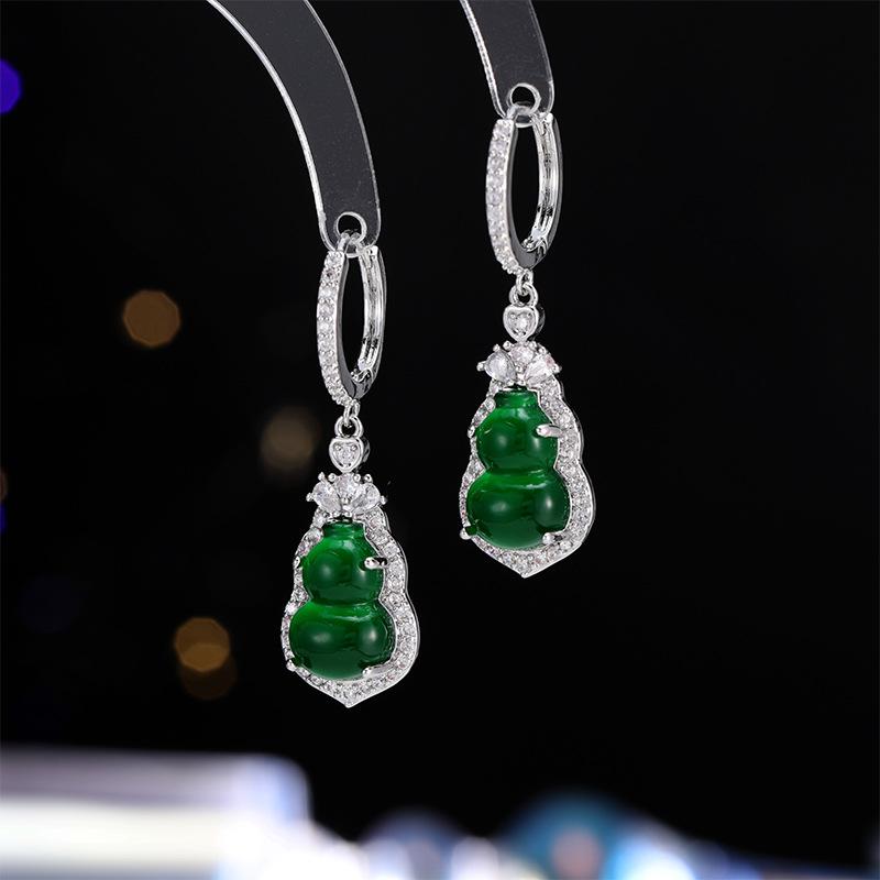 Green Gourd Slightly Inlaid Zircon Imitation Chalcedony Earrings, Simple and Exquisite Temperament Versatile Retro Fashion Ear Buckles 2026 изумрудный