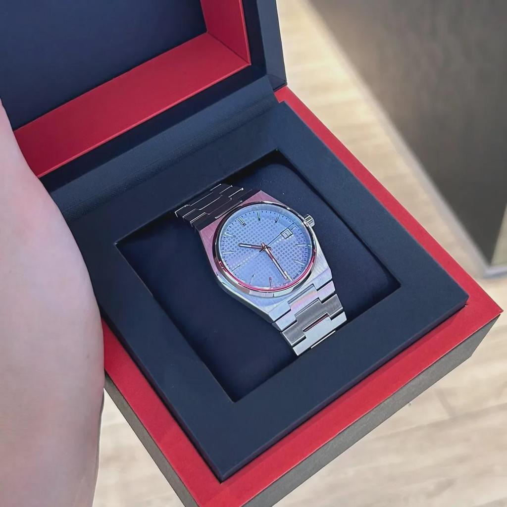 Kadranında Elmaslarla İşlenmiş Takımyıldızları Bulunan Zarif Yıldızlı Gökyüzü Kuvars Saat Kadınlar İçin