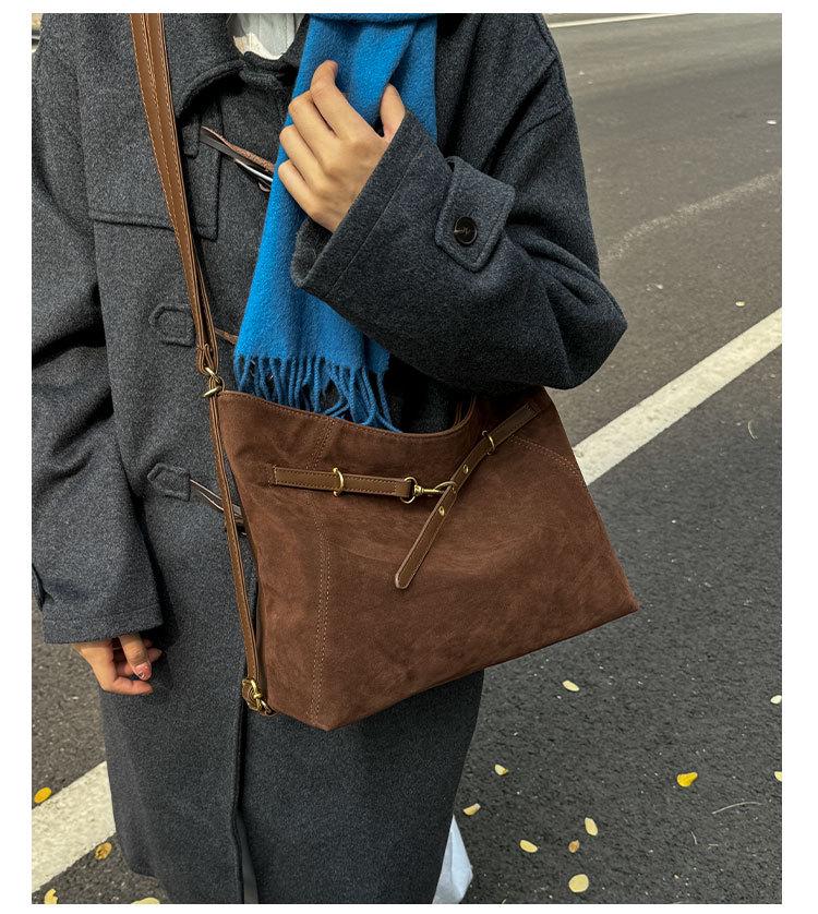 2024 Retro Fashion Large Capacity Women's Frosted Tote - Versatile Autumn/Winter Shoulder Bag