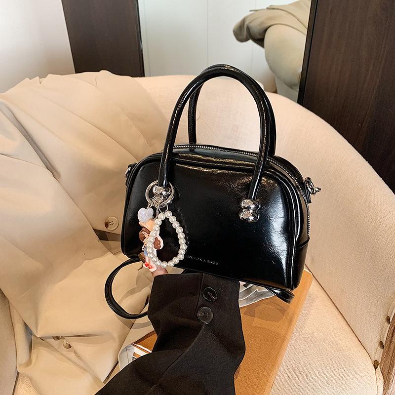 High-end niche design small square bag women's 2025 summer new fashion handbag commuter simple shoulder bag bag