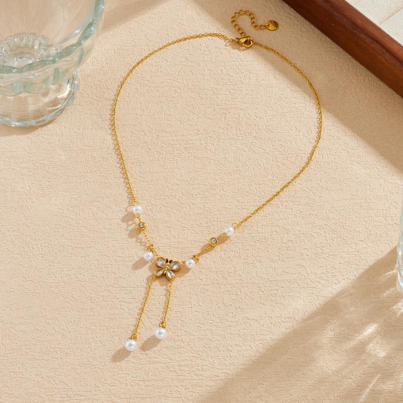 Gold Butterfly Pearl Lariat Necklace with Crystal Accents золотой