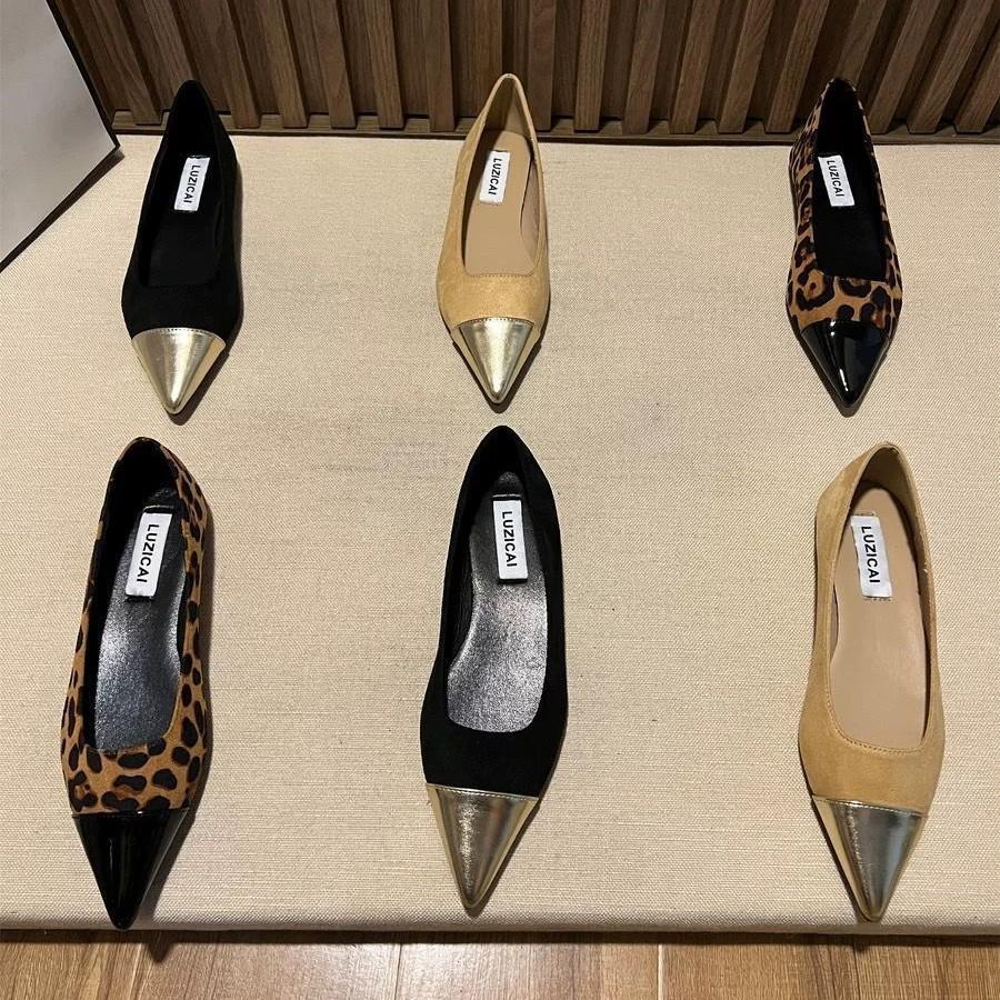 Sapatos de fada de fundo plano com vento suave à noite verão 2024 novos sapatos de salto único para saia temperamento pequeno perfumado francês sapatos de bico fino