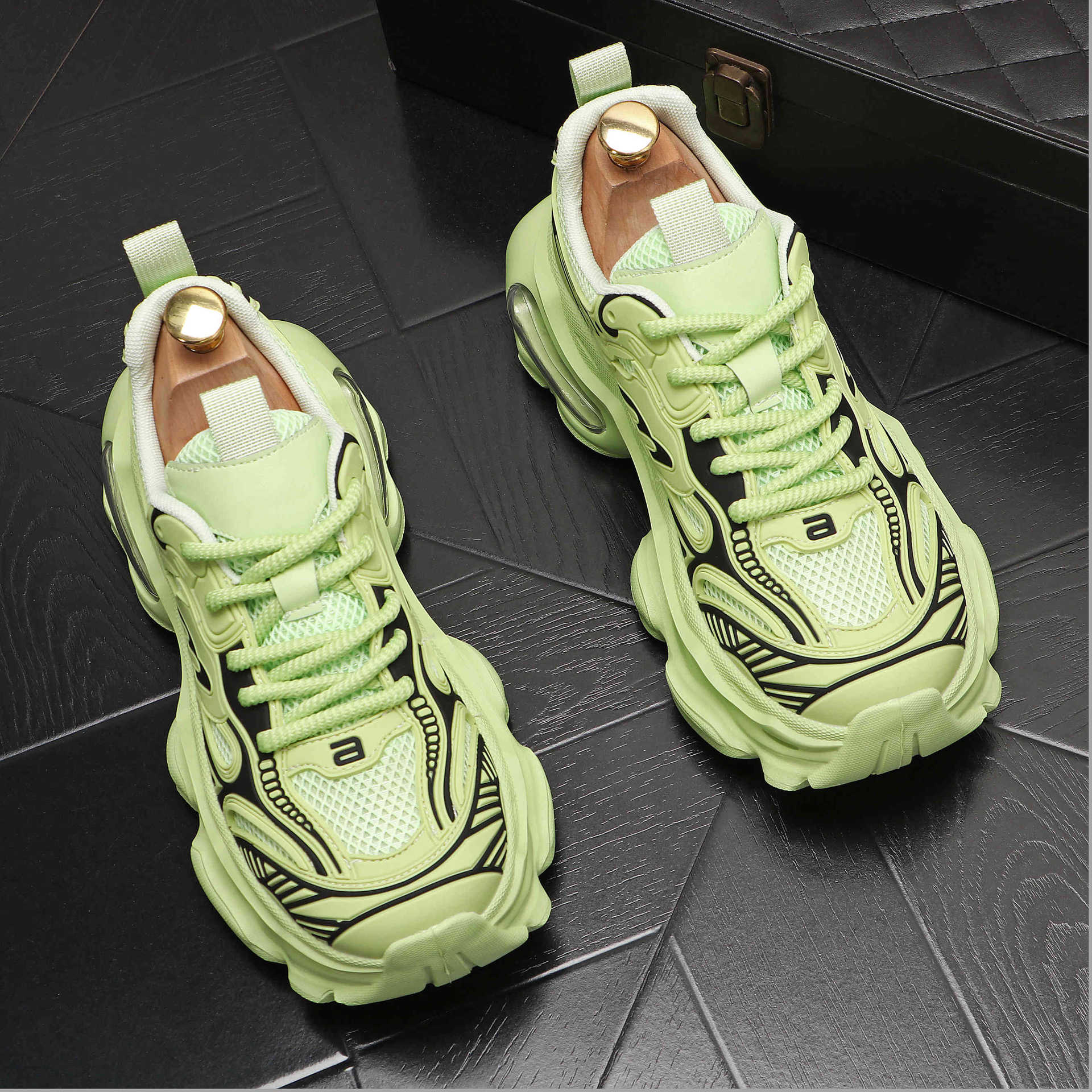 

Men s Posture Corrective Sneakers 15° Heel Wedge Design 38