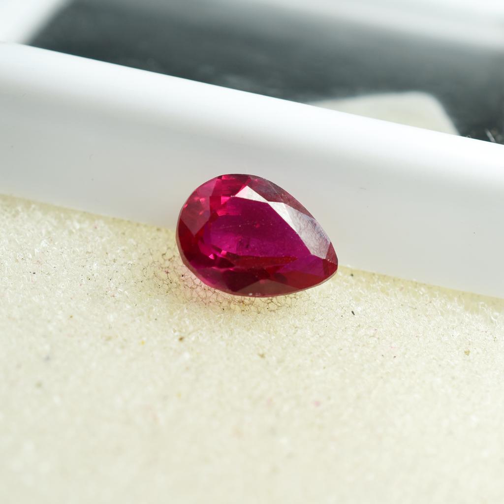 Ausgezeichneter Birnenschliff 3,70 Karat Natürlicher Rosa Rubin ZERTIFIZIERTER Loser Edelstein M-913-Ra