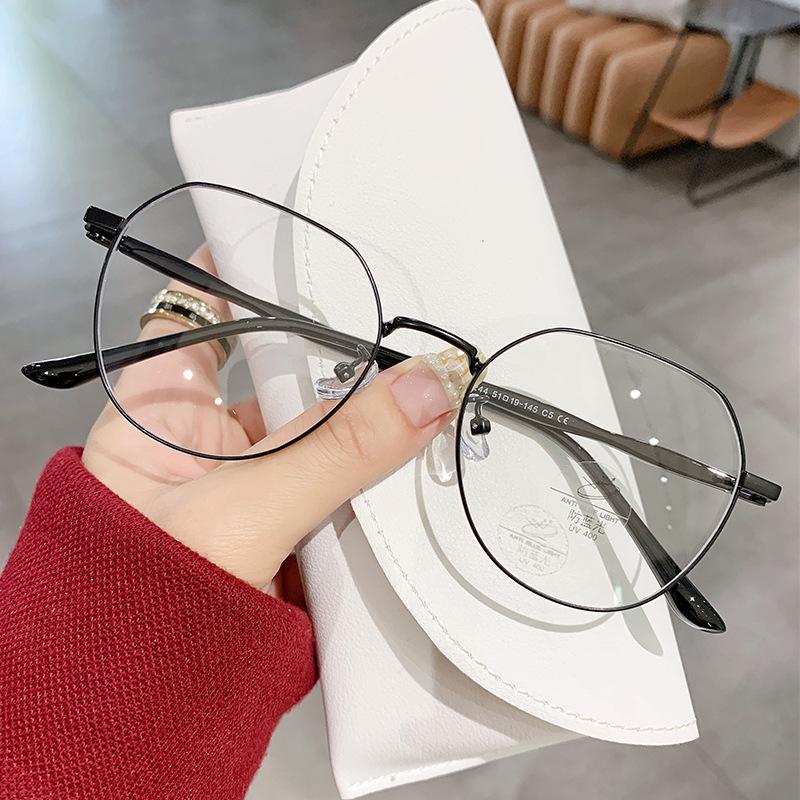 Luxury Vintage Myopia Glasses for Women Unisex Blue Light Blocking Round Eyewear Fashion Nearsight Eyeglasses
