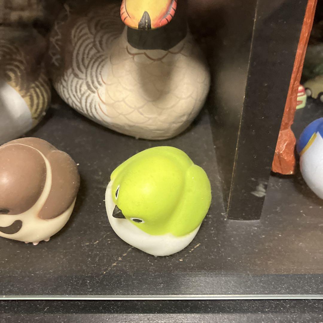 

[USED] Bird figure green and white