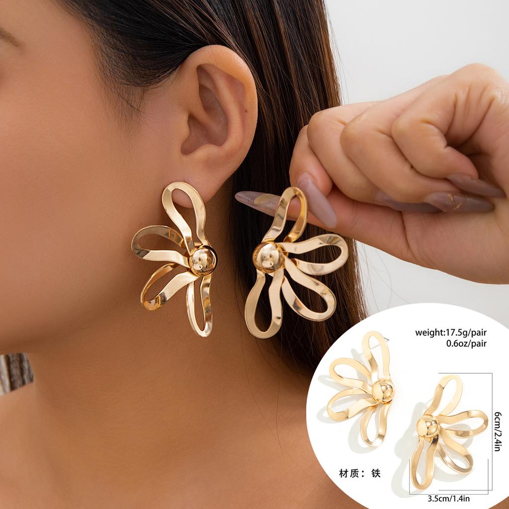 Accessories Simple Flower Pendant Collar Women'S Personality Sweet Cool Metal Hollow Big Flower Choker Necklace