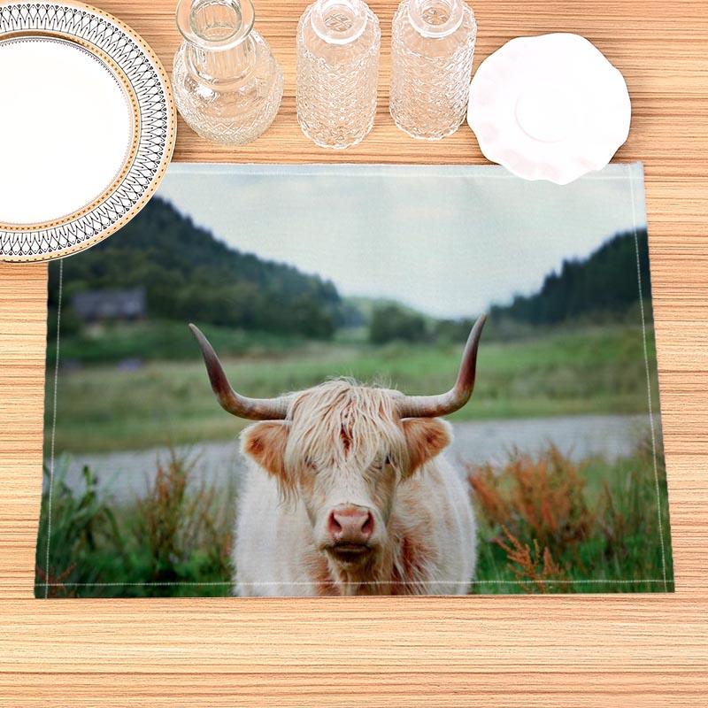 Highland Cow Placemat Cotton Linen Fabric Table Mats Family Dinner Tableware Kitchen Size 30X45cmTable Mat