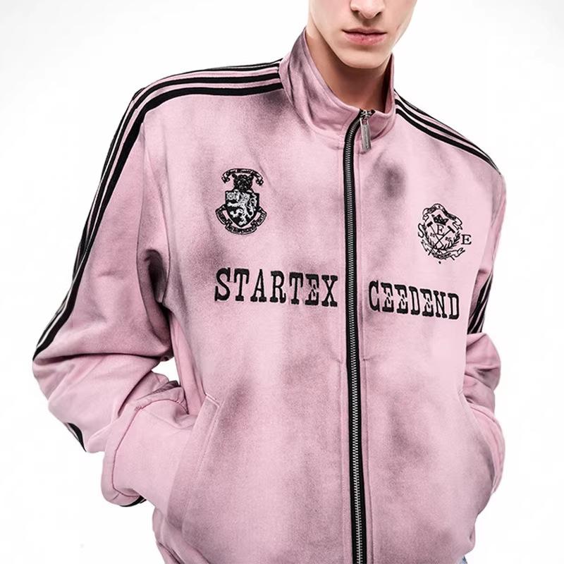 Top ampio da uomo e da donna, design vintage autunnale e invernale europeo e americano, con stampa di lettere, stile hip-hop, con spilla