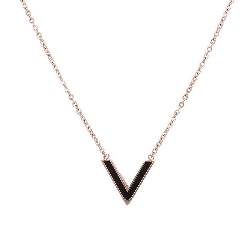 Titanium Steel Fashion Temperament Black And White Double-Sided V Letter Necklace Women'S Rose Gold Short Design Clavicle Chain