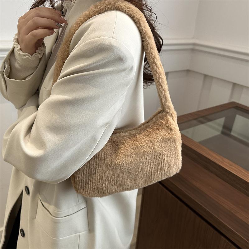 2025 Early Spring New Korean Version Mao Mao Solid Color Bag Casual Fashion Underarm Women's Bag Fashion Foreign Plush Handbag