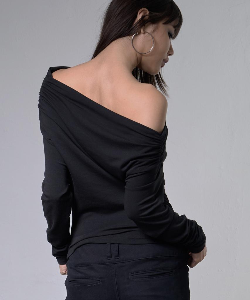 FANCY CLUB Eyelet Cowl One-Shoulder Top (Black) F26Zb520