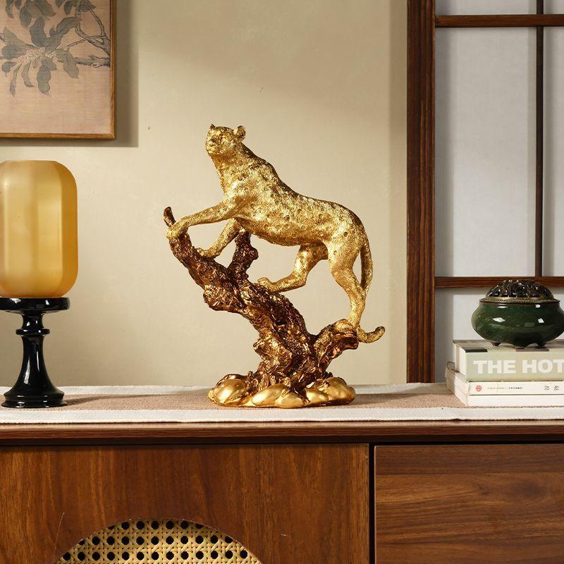 The bookcase with a golden leopard desktop is a high-end, elegant, and modern leopard-shaped decoration for the bedroom