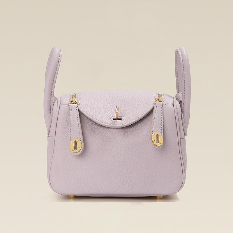 

New leather women s bag shoulder messenger bag premium pillow bag first layer cowhide versatile mini doctor bag 20cm