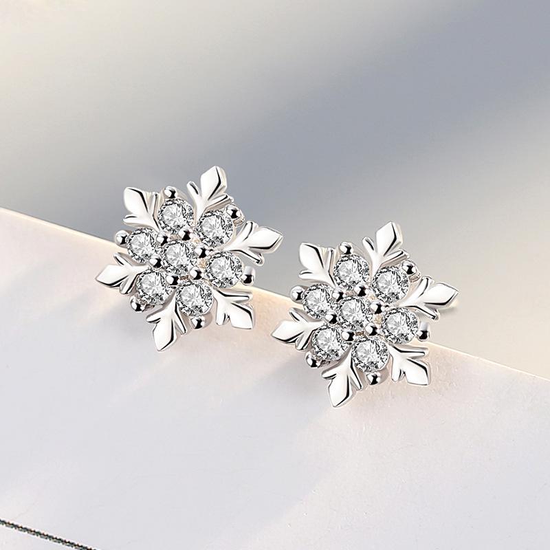S925 Sterling Silver Snowflake Stud Earrings for Women - Korean Style, Fashionable, Versatile, Simple Christmas Gift.