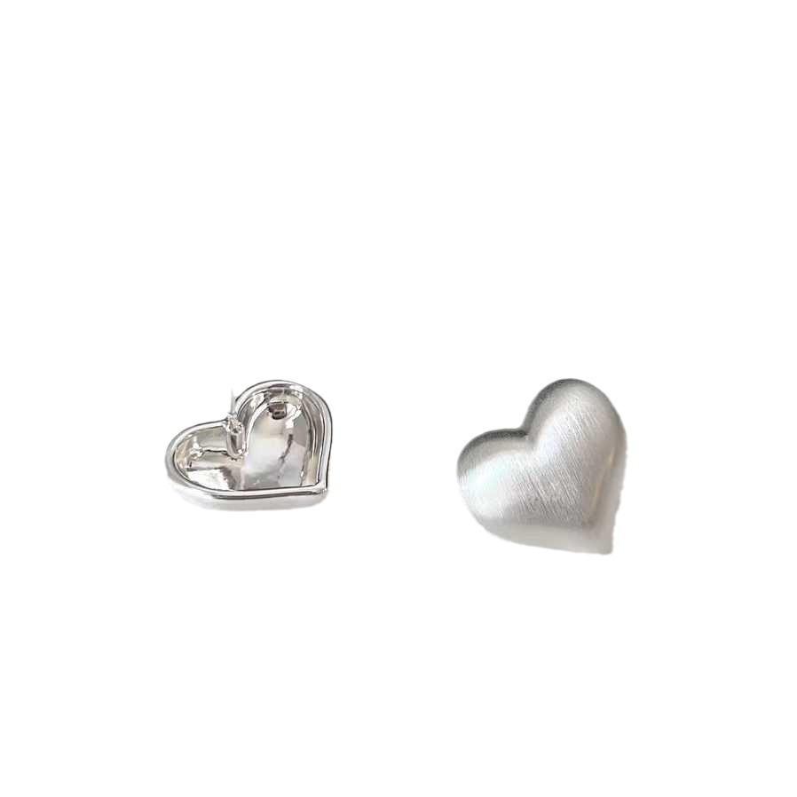 Autumn And Winter Niche Temperament Simple Love Stud Earrings Women'S Fashion Flow Brushed Earrings Cold Wind Commuting Versatile Earrings