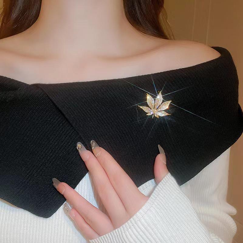 Maple Leaf Diamond Brooch: Elegant, Light Luxury, Fashionable Women's Accessory