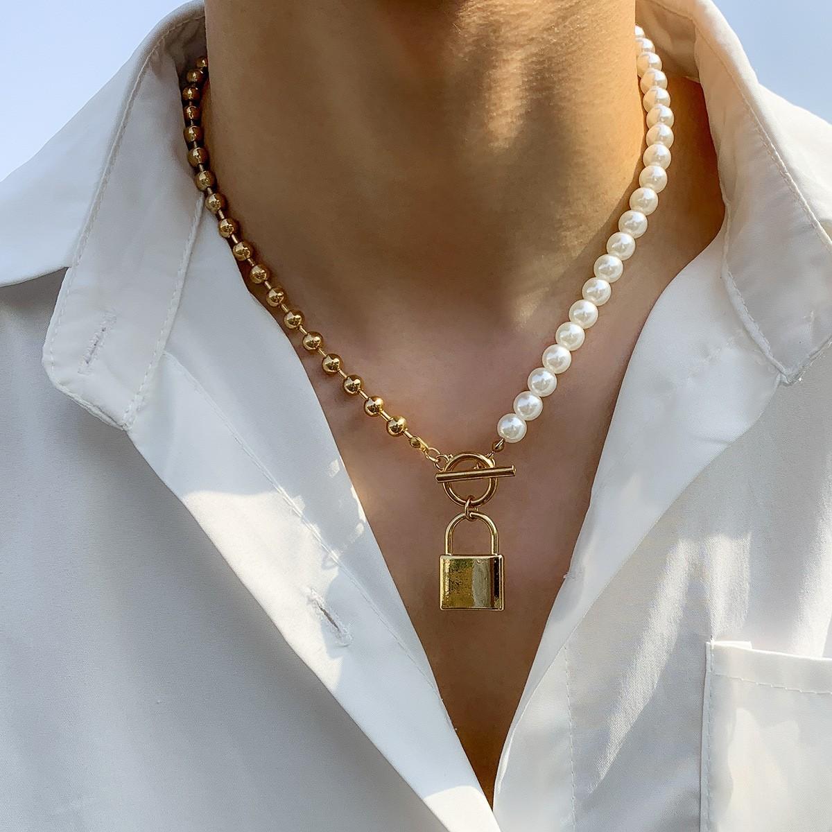 

Simple Style Imitation Pearl Ot Buckle Necklace Women, Fashionable Metal Lock-Shaped Pendant Stacked Collarbone Chain