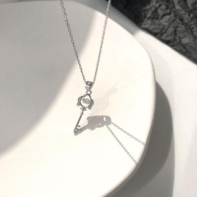 Heart Key Set with Zircon Sparkling Key Shaped Necklace, Women's Short Collarbone Chain Jewelry, Simple