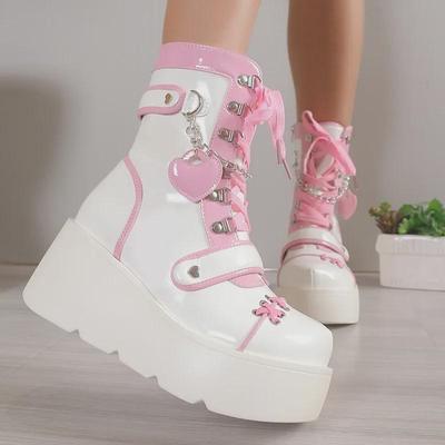 Pembe Kalp Yaka Kalın Tabanlı Boy Uzatan Bağcıklı Botlar - Trend Kadın Motosiklet Stili