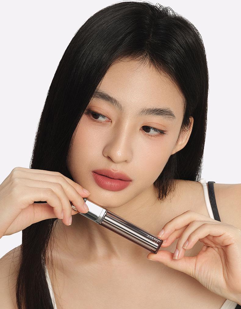 Joocyee Collagen Lip Glaze: Yeast Ferment Essence, Matte, Moisturizing & Plumping for Luminous Nude Lips.