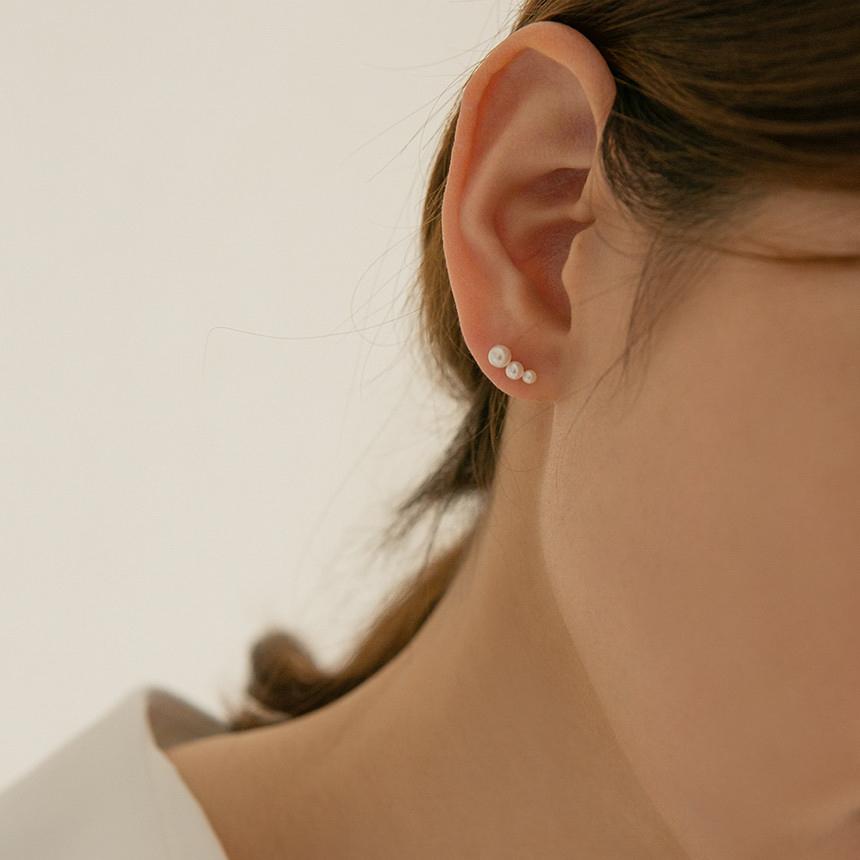 Lunne 14K Flat Triple Pearl Earrings (14K Gold) #Es08