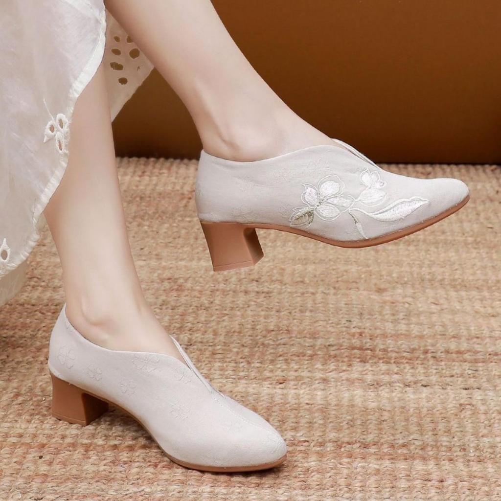 Lvtixin Women's Retro Embroidered Chunky Heel Shoes for Hanfu