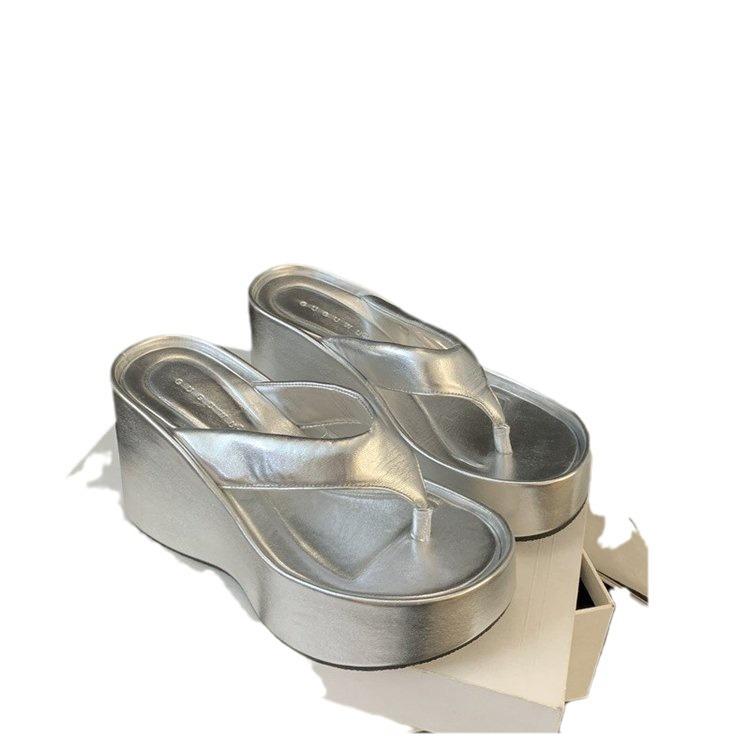 Sandals muffin thick-soled cool slippers women's summer 2025 casual beach shoes toe Korean version of flip-flops outer wear