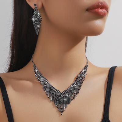 Set di Collana e Orecchini con Frange Nere e Strass Moda 3pz Zircone da Donna