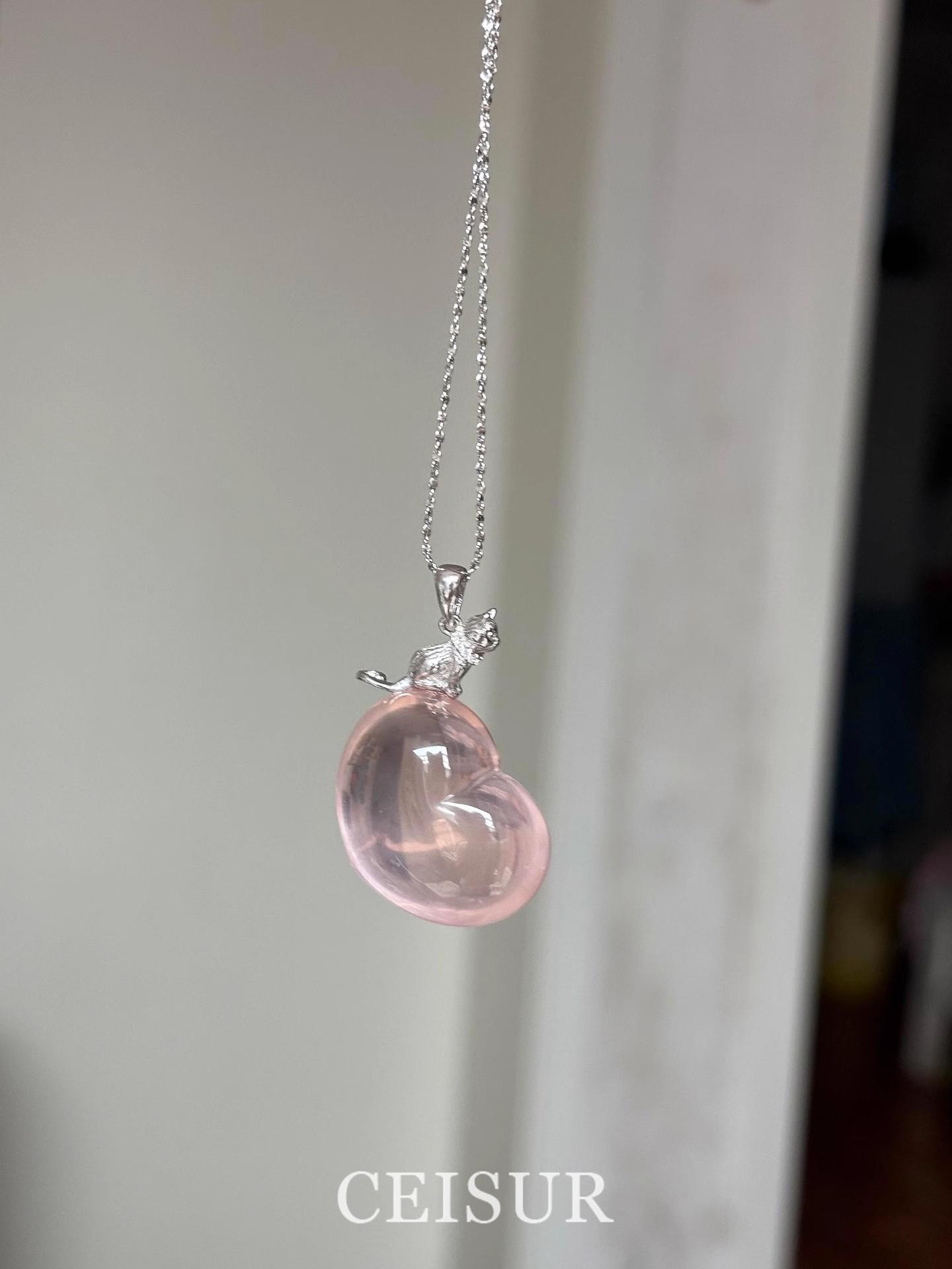 

So special! Niche design pink fart peach love kitten necklace super versatile summer refreshing and sweet neck chain