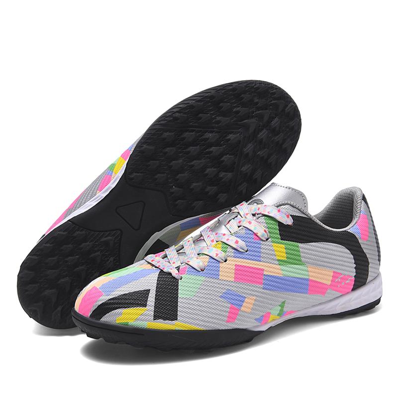 

Мужские/женские футбольные бутсы с граффити, резиновая мягкая подошва, короткие гвозди, искусственный газон, детские футбольные бутсы 33 серебряный