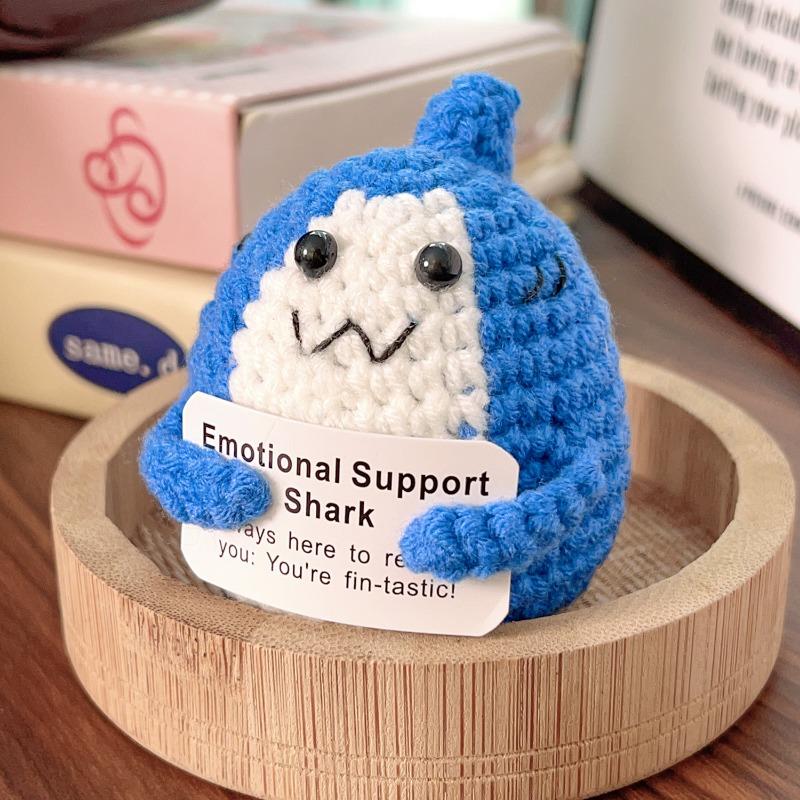 New Positive Energy Shark Dolls With Card Home Room Ornaments Handmade Knitted Plush Toys Christmas Gifts Home Decoration Crafts