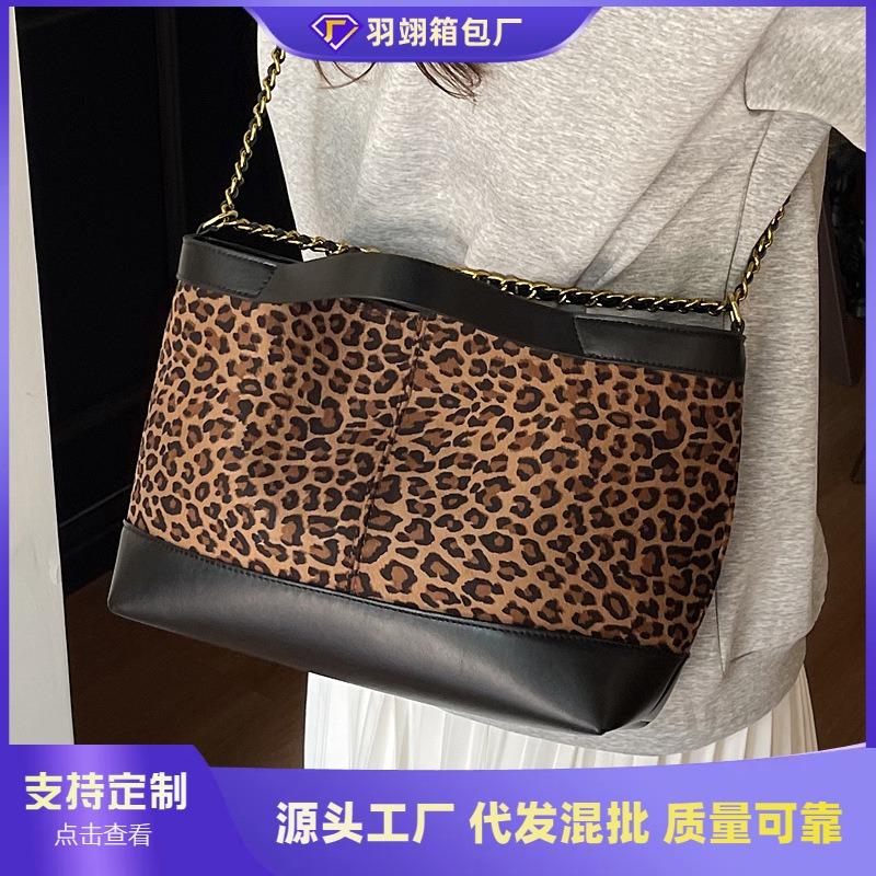 Large capacity hand carry tote bag women's new high-end leopard print chain bag single shoulder messenger commuter bag