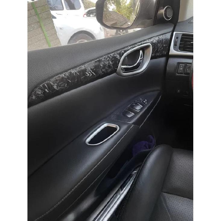Kohlefaser-Kurzschnitt-Schmiedevinyl Auto-Wrap-Folie Auto-Modifikations-Aufkleber Schutzstreifen Türschweller Seite