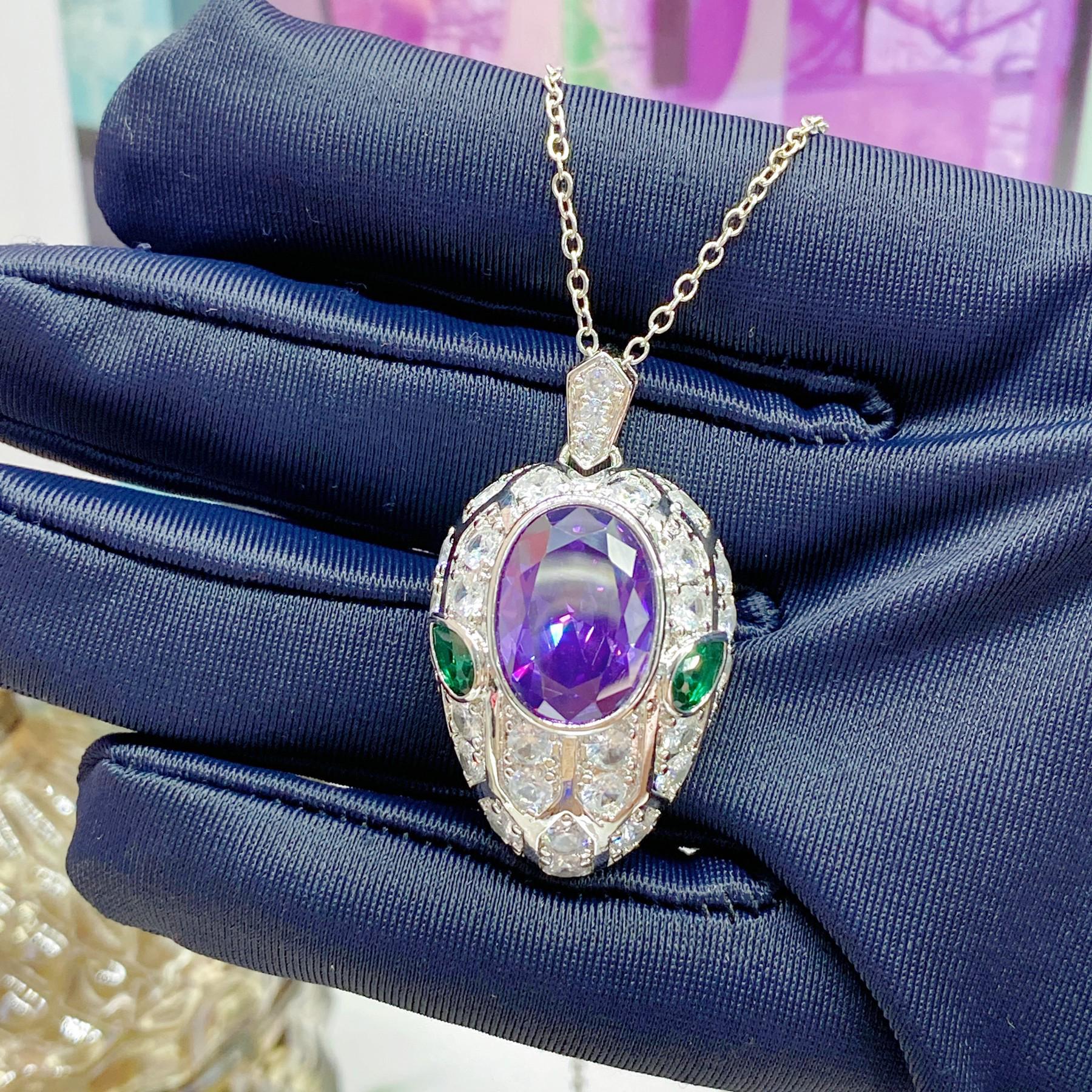 

Серпантиновый аметистовый ювелирный набор: Браслет-змея высокого класса, Подвеска, Открытое кольцо, Серьги с фиолетовыми бриллиантами.