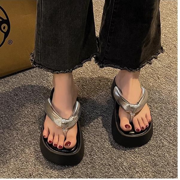 

Bread flip-flops women s new platform sandals with toes Sanya beach sandals 40 чорний