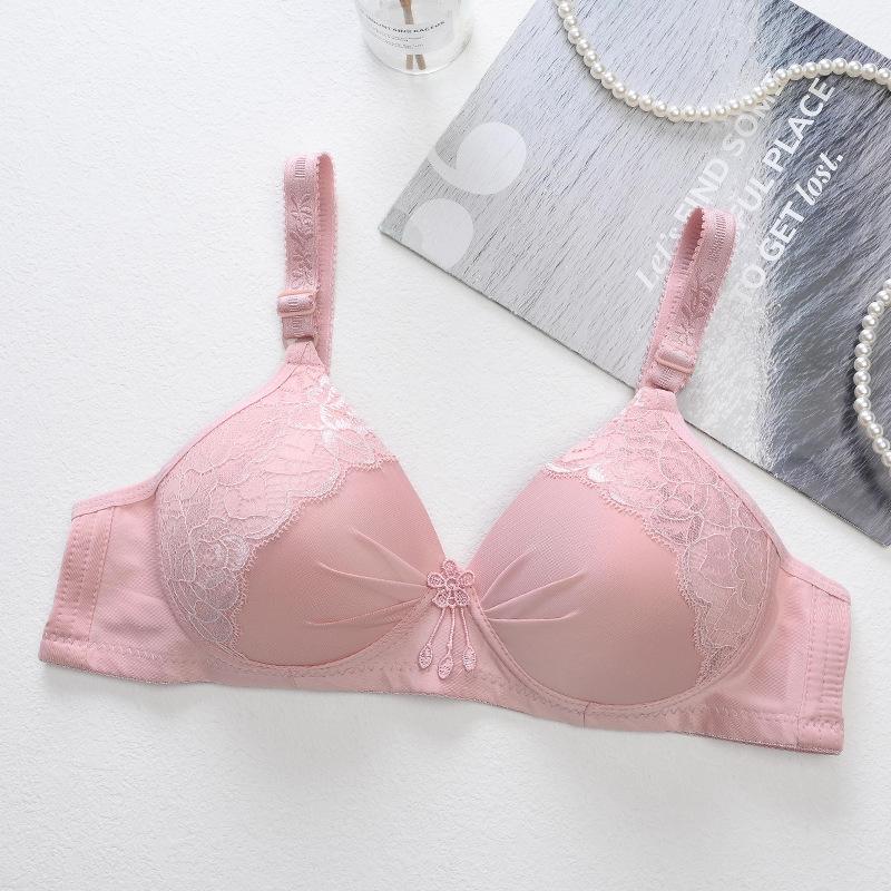 Foreign trade models, middle-aged and elderly people without steel rims, thin cups, lace bra covers gather in three rows of stock.