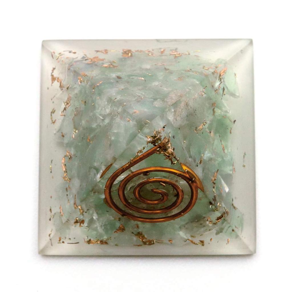 [GOLD STONE] Natural Stone Orgonite Pyramid, Spiritual Goods, Approximately 30mm Wide, Fluorite