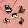 Spilla Gatto Cartone Animato Tasti di Pianoforte Nota Musicale - Accessorio Carino e Versatile
