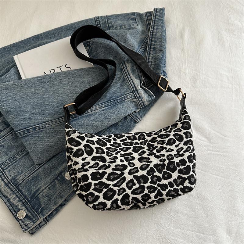 Stylish Trendy Chic Shoulder Bag Elegant Dumpling Shape Crossbody Purse For Women